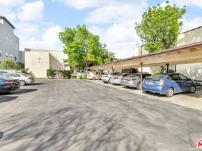 11813 Runnymede 17, North Hollywood CA 91605