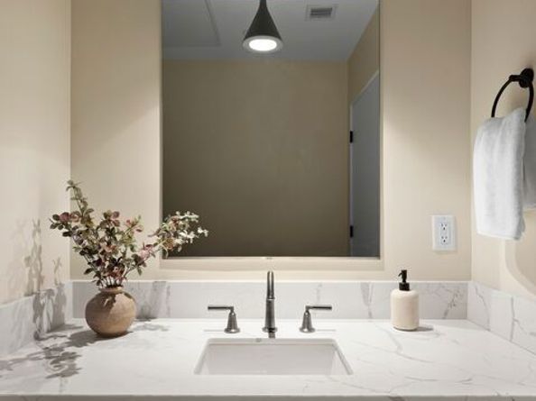 1011 N Ogden Drive 101, West Hollywood CA 90046