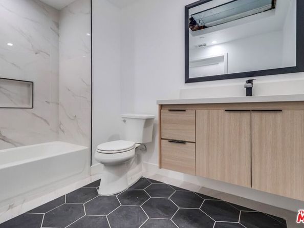 1023 E 28th Street, Los Angeles CA 90011