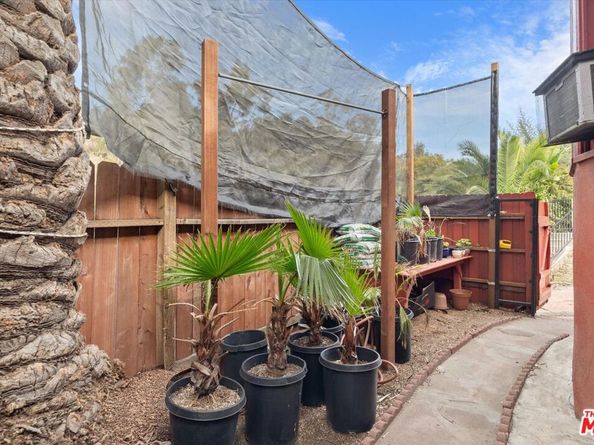 3226 Barham Boulevard, Los Angeles CA 90068