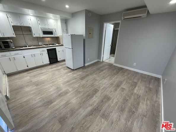 10814 Blix Street, North Hollywood CA 91602