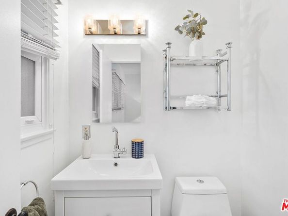 8131 Paso Robles Avenue, Lake Balboa CA 91406