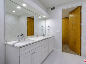 4925 Wilshire Boulevard PH 302, Los Angeles CA 90010