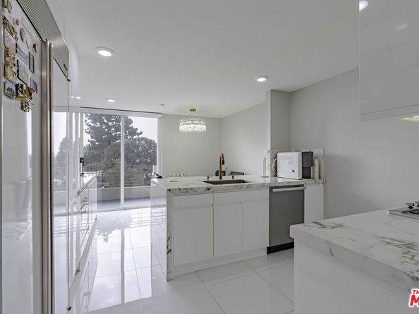 4925 Wilshire Boulevard PH 302, Los Angeles CA 90010