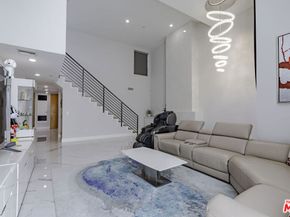 4925 Wilshire Boulevard PH 302, Los Angeles CA 90010