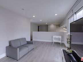 4925 Wilshire Boulevard PH 302, Los Angeles CA 90010