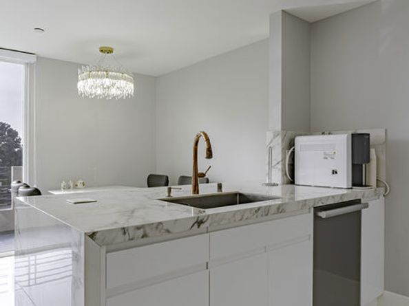 4925 Wilshire Boulevard PH 302, Los Angeles CA 90010