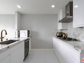 4925 Wilshire Boulevard PH 302, Los Angeles CA 90010