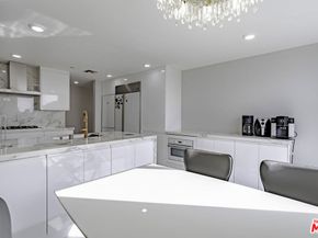 4925 Wilshire Boulevard PH 302, Los Angeles CA 90010