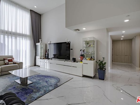 4925 Wilshire Boulevard PH 302, Los Angeles CA 90010