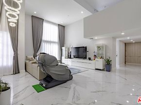 4925 Wilshire Boulevard PH 302, Los Angeles CA 90010