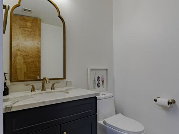 4925 Wilshire Boulevard PH 302, Los Angeles CA 90010