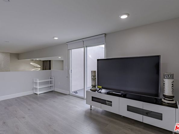 4925 Wilshire Boulevard PH 302, Los Angeles CA 90010