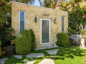 1115 N Bundy Drive, Los Angeles CA 90049