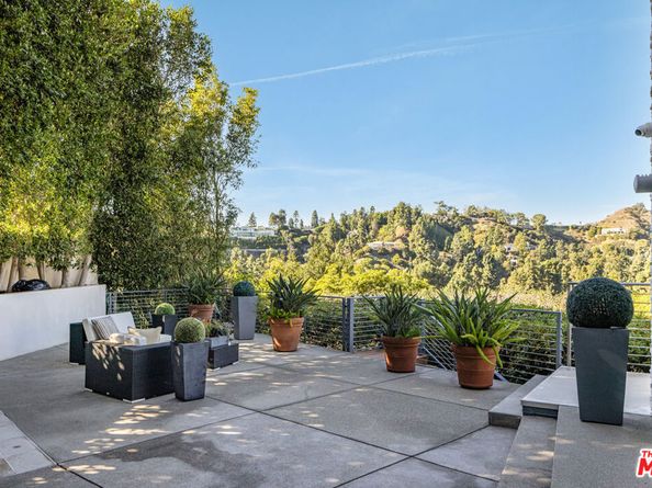 9422 Readcrest Drive, Beverly Hills CA 90210