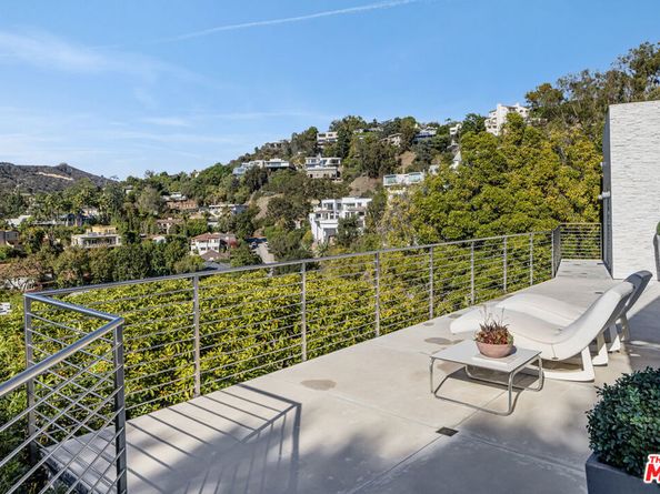 9422 Readcrest Drive, Beverly Hills CA 90210