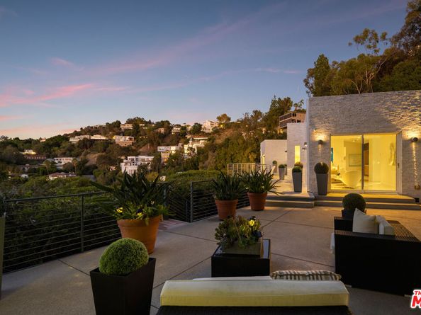 9422 Readcrest Drive, Beverly Hills CA 90210