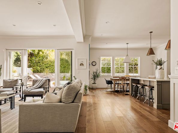 7324 Westlawn Avenue, Los Angeles CA 90045