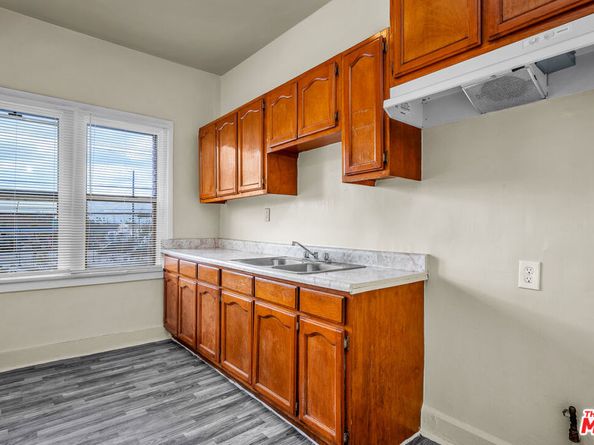 5734 S Broadway, Los Angeles CA 90037