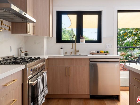 1506 N Benton Way, Los Angeles CA 90026