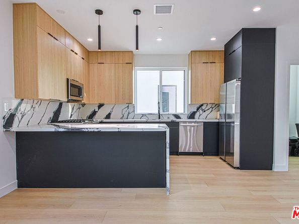 11734 Gilmore Street, North Hollywood CA 91606