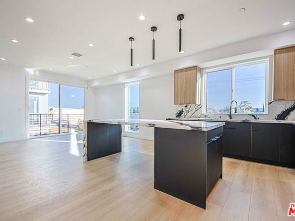 11734 Gilmore Street, North Hollywood CA 91606