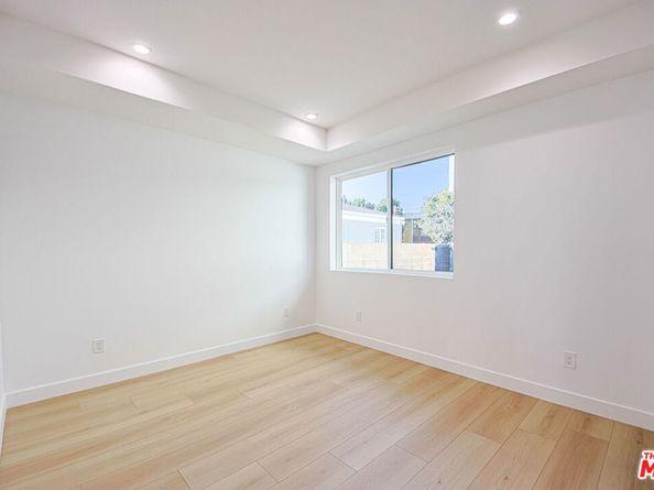 11734 Gilmore Street, North Hollywood CA 91606