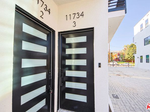 11734 Gilmore Street, North Hollywood CA 91606
