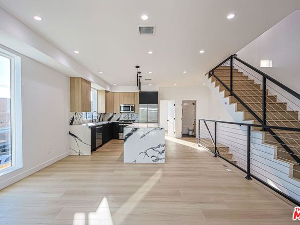 11734 Gilmore Street, North Hollywood CA 91606