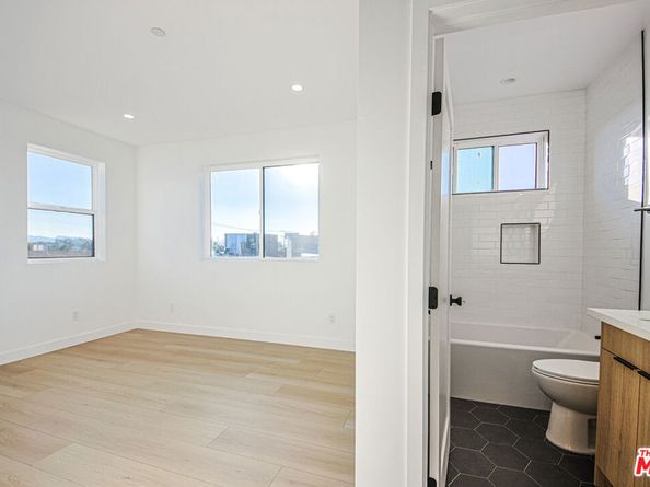 11734 Gilmore Street, North Hollywood CA 91606