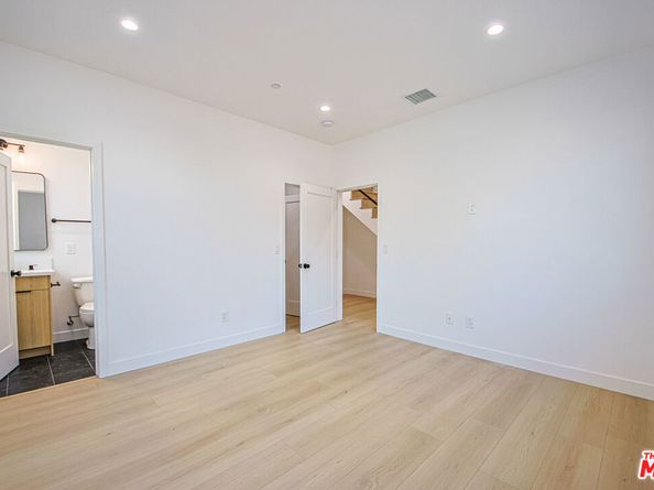 11734 Gilmore Street, North Hollywood CA 91606