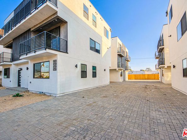 11734 Gilmore Street, North Hollywood CA 91606