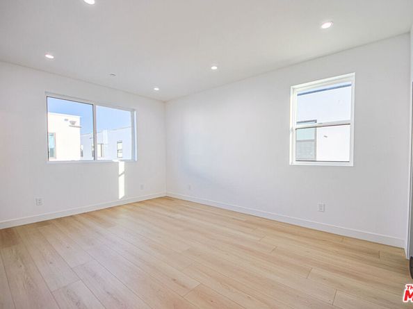 11734 Gilmore Street, North Hollywood CA 91606