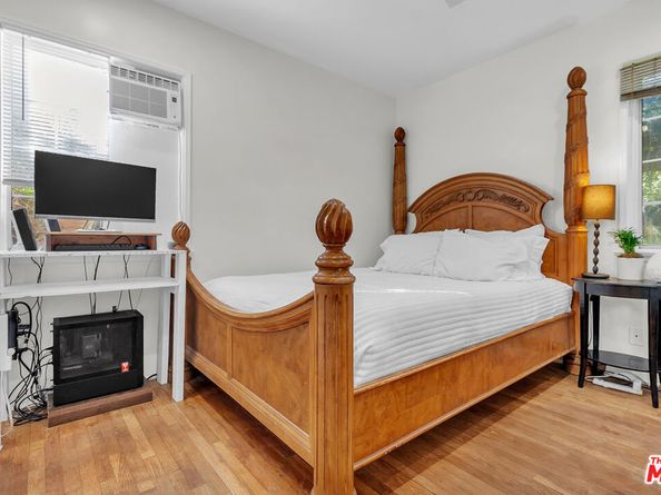 951 N Allen Avenue, Pasadena CA 91104