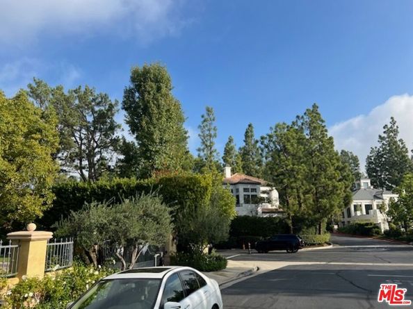 2387 Earls Court, Los Angeles CA 90077