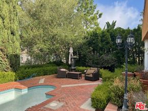 2387 Earls Court, Los Angeles CA 90077