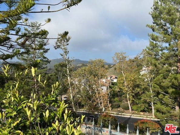 2387 Earls Court, Los Angeles CA 90077