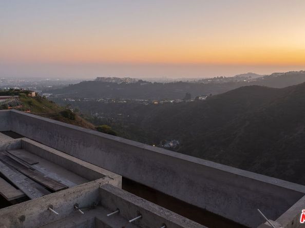 1341 Linda Flora Drive, Los Angeles CA 90049