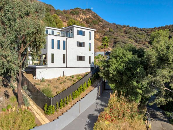 7966 Mulholland Drive, Los Angeles CA 90046