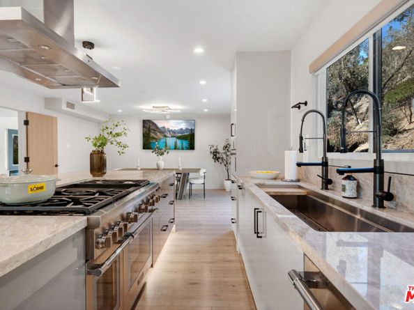 7966 Mulholland Drive, Los Angeles CA 90046