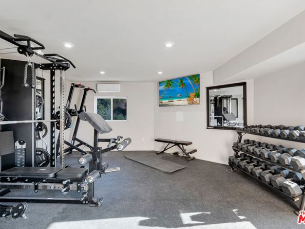 7966 Mulholland Drive, Los Angeles CA 90046