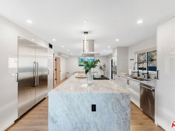 7966 Mulholland Drive, Los Angeles CA 90046