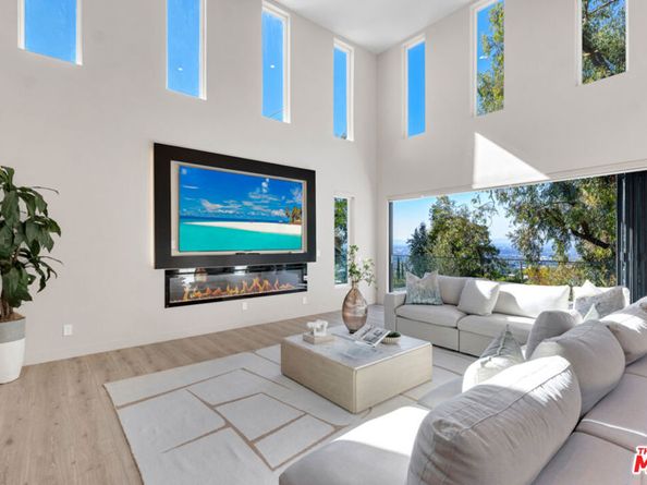 7966 Mulholland Drive, Los Angeles CA 90046