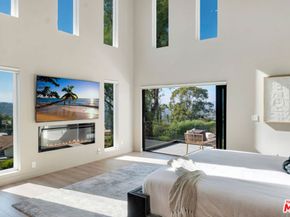 7966 Mulholland Drive, Los Angeles CA 90046