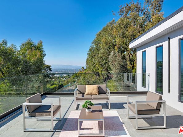 7966 Mulholland Drive, Los Angeles CA 90046