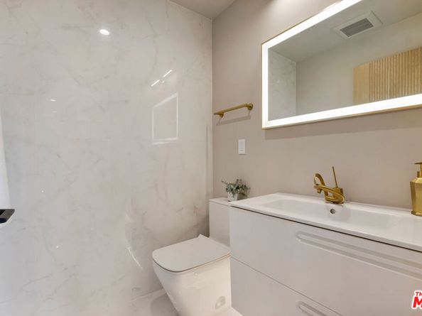 7966 Mulholland Drive, Los Angeles CA 90046