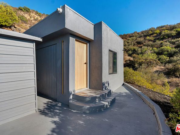 7966 Mulholland Drive, Los Angeles CA 90046