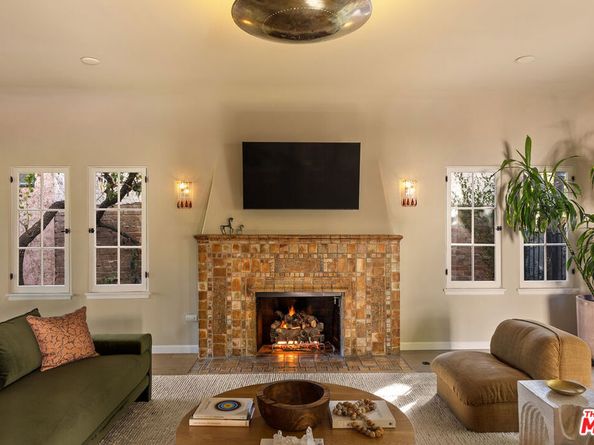 1982 N Normandie Avenue, Los Angeles CA 90027