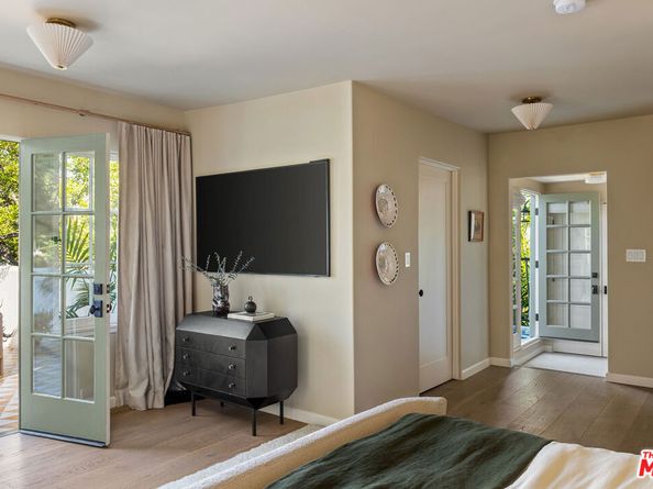 1982 N Normandie Avenue, Los Angeles CA 90027