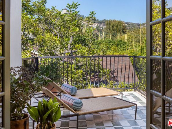 1982 N Normandie Avenue, Los Angeles CA 90027